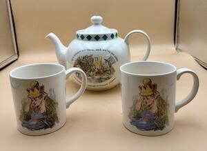 Poole Pottery Mad Hatter Tea Party Alice Wonderland Teapot 2 Mugs England